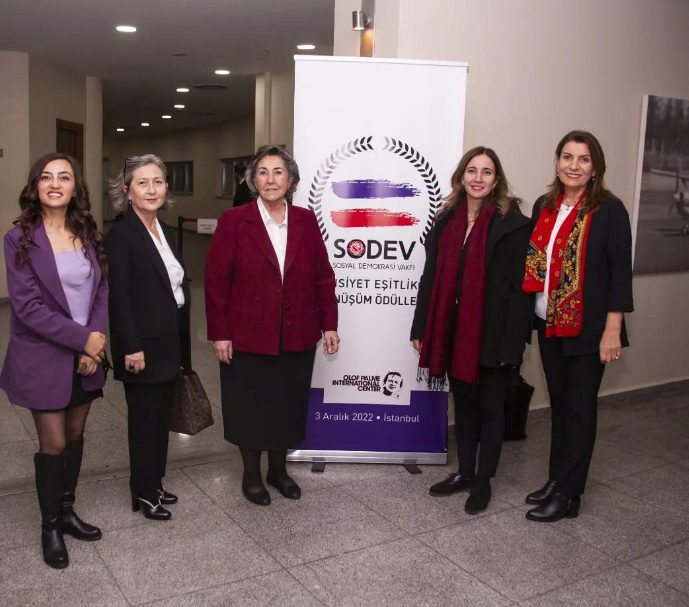 Adana Büyükşehir Belediyesi, Çalışanlara Yönelik Hane İçi Şiddet Politika Rehberi ile ödül aldı.