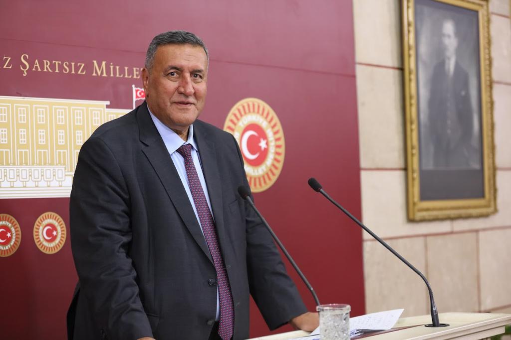 Gürer: Bakan Kasapoğlu’na göre yurt sorunu yok