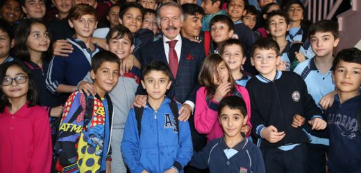 Bayrampaşa Belediyesi’nden 3 bin 283 öğrenciye burs