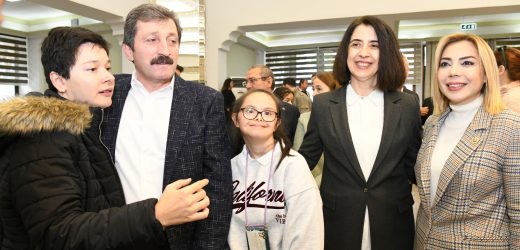 Vali Orhan Tavlı Engel Tanımayan Dostlarıyla Kahvaltıda Bir Araya Geldi