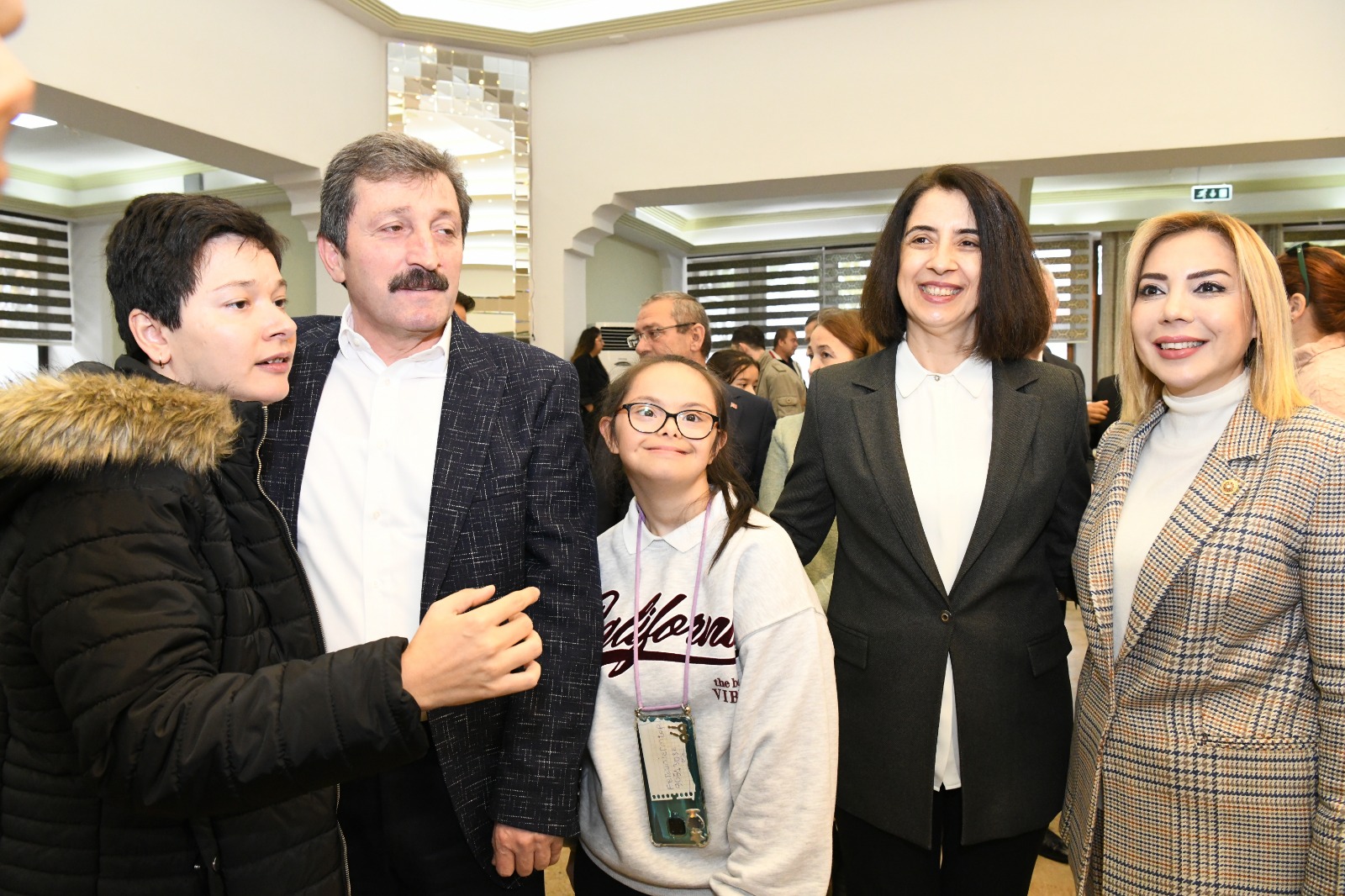 Vali Orhan Tavlı Engel Tanımayan Dostlarıyla Kahvaltıda Bir Araya Geldi