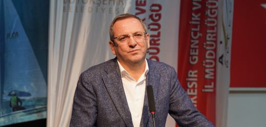 YELKENCİLER MADALYA İLE TAÇLANDIRILDI