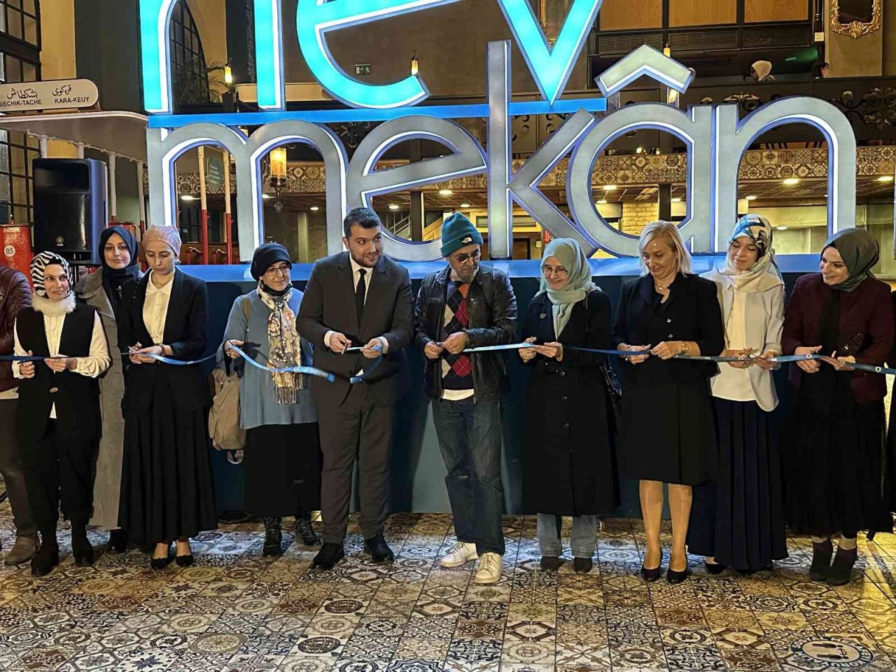 ÜSKÜDAR BELEDİYESİ BULUŞMA SERGİSİ İLE TÜRK TOPRAKLARINDAN DOĞAN SANATIN SIR PERDELERİNİ ARALADI