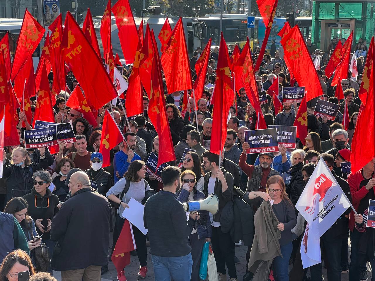 TKP: Karanlığa teslim olmayacağız