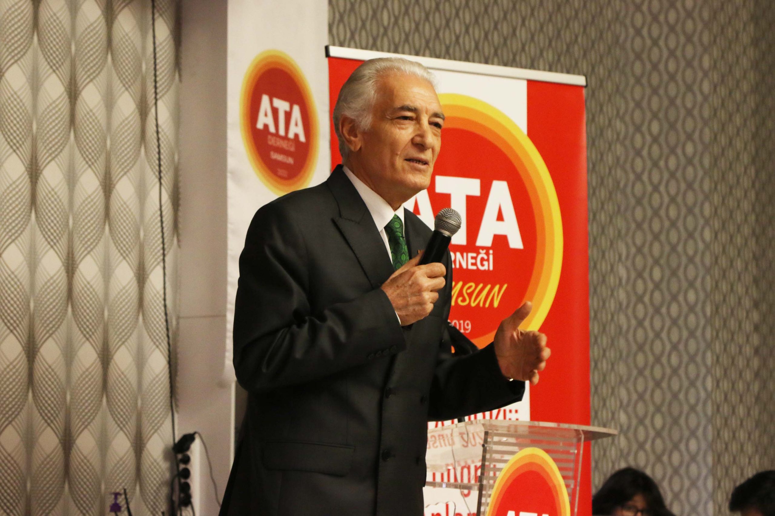 Zeybek: “Atatürk doğru ve yeterince anlatılmamış”