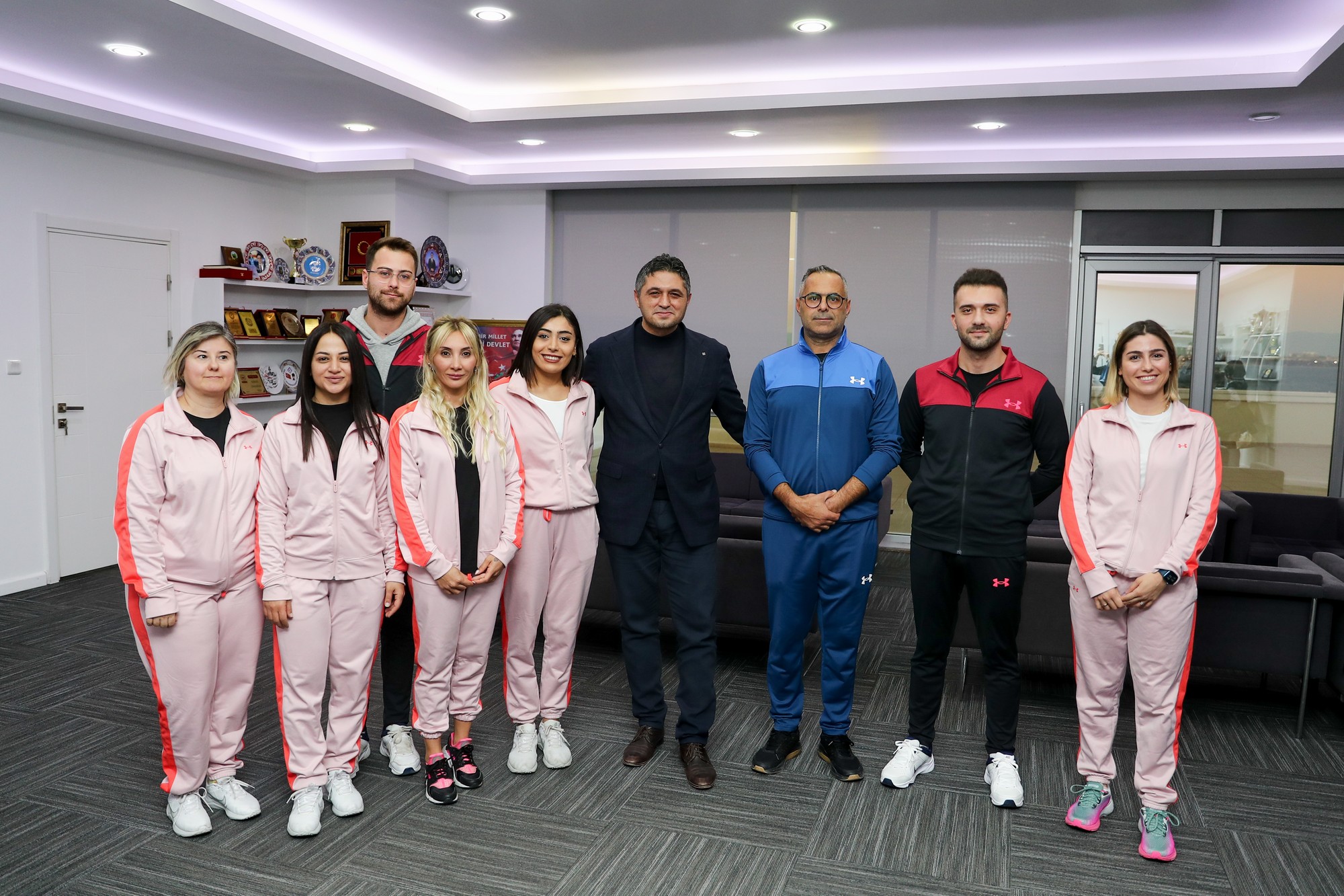 Aliağalı Minik Yüzücülerden Dikkat Çeken Performans Minik Yüzücüler Aliağa’nın Gururu Oldu