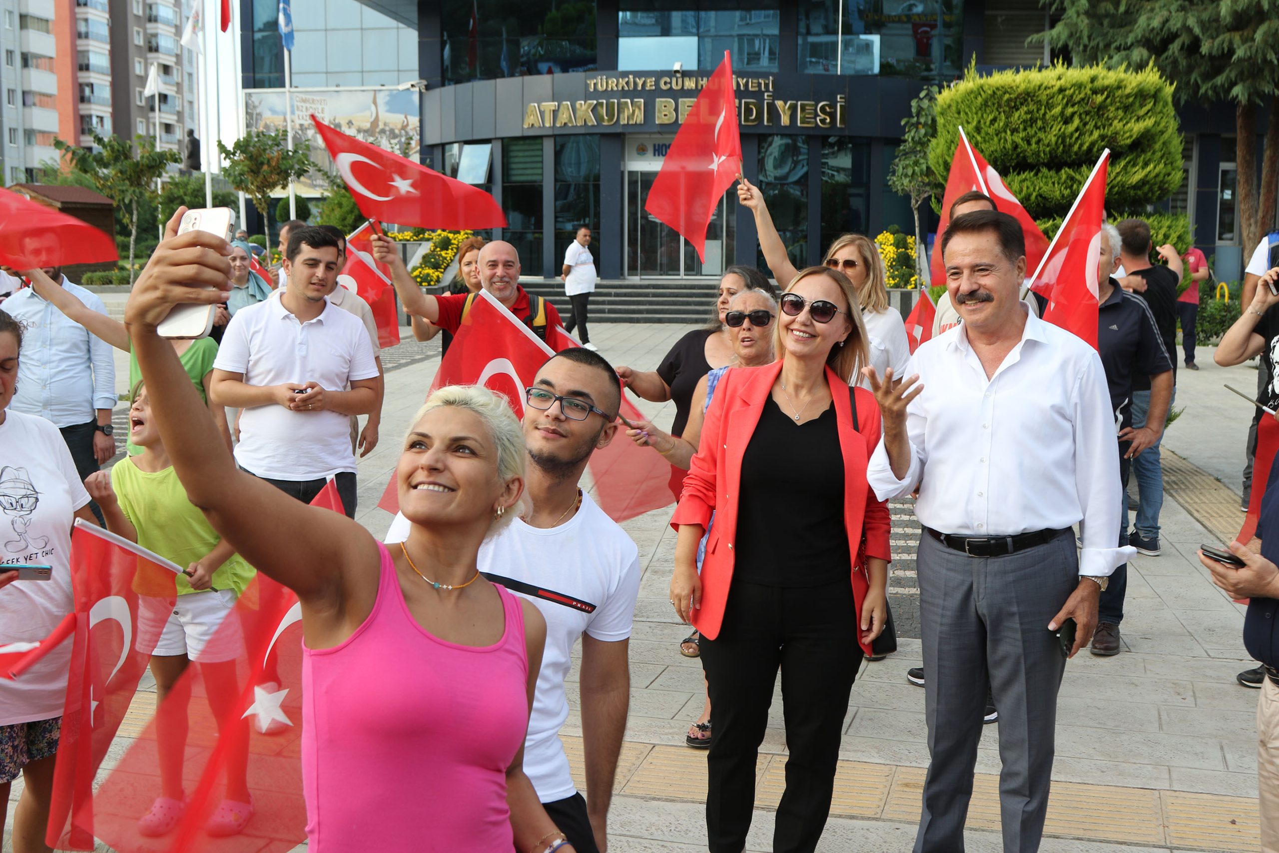 Atakum Belediye Başkanı Av. Cemil Deveci yeni yıl dolayısıyla mesaj yayınladı. Başkan Deveci mesajında şu ifadelere yer verdi: