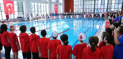 İzmir’in Minik Yüzücüleri Aliağa’da Yarıştı