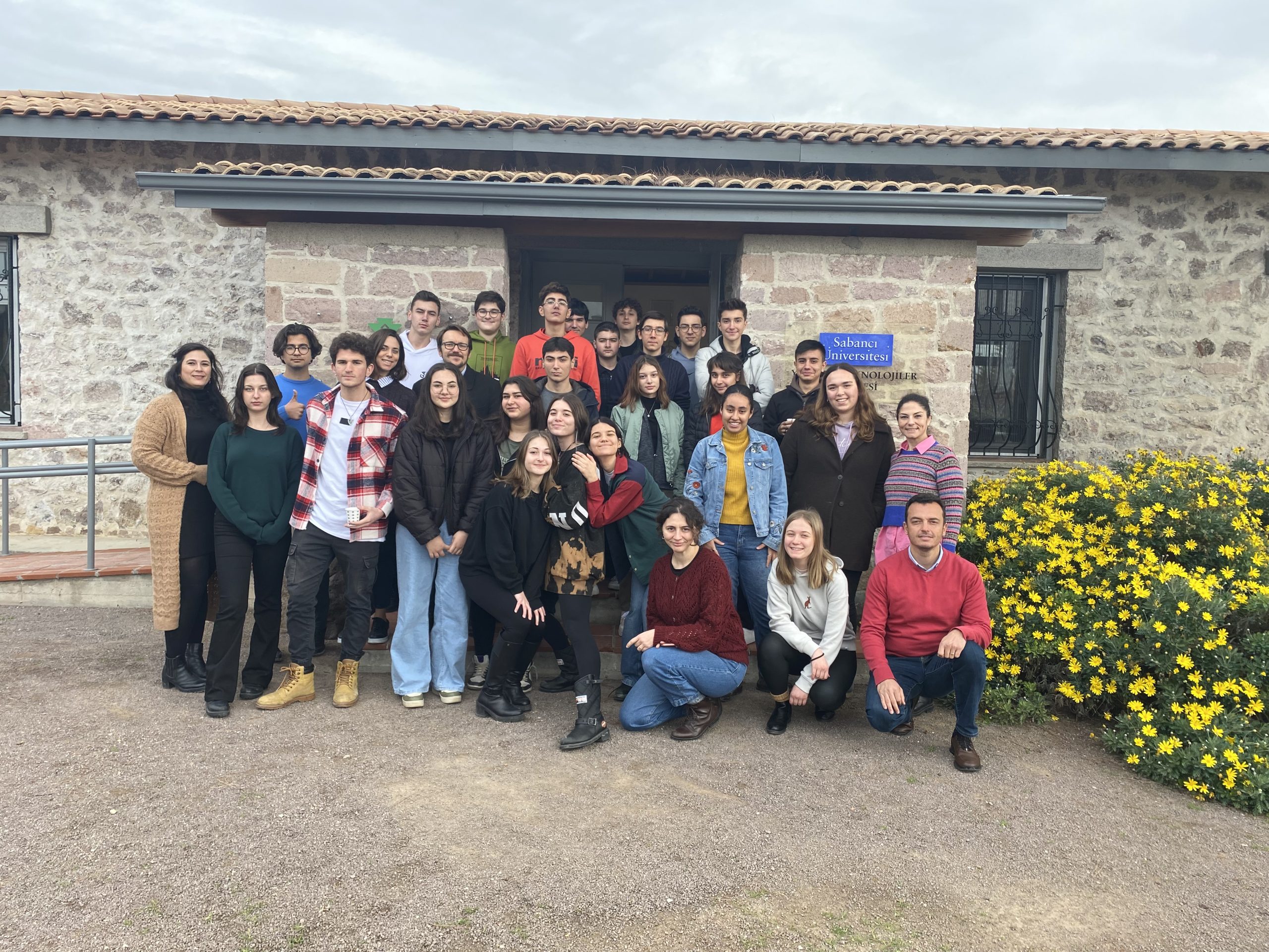 Sabancı Üniversitesi Yaratıcı Teknolojiler Atölyesi’nde Lise Öğrencilerine Yönelik Eğitimler Devam Ediyor