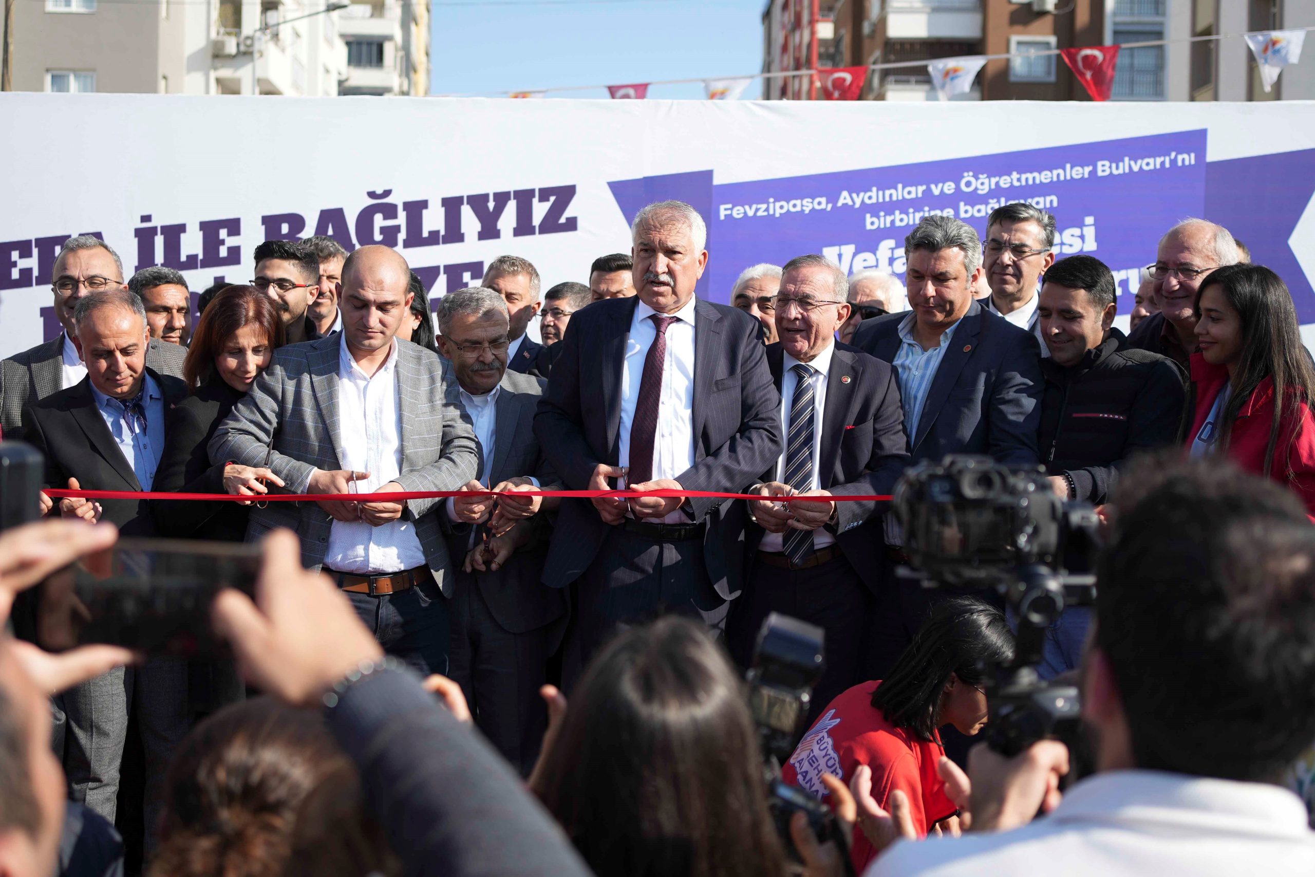 Adana Vefa Caddesi Köprüsü açıldı