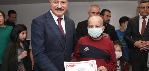 OMÜ Çocuk Hastanesi’nde karne heyecanı