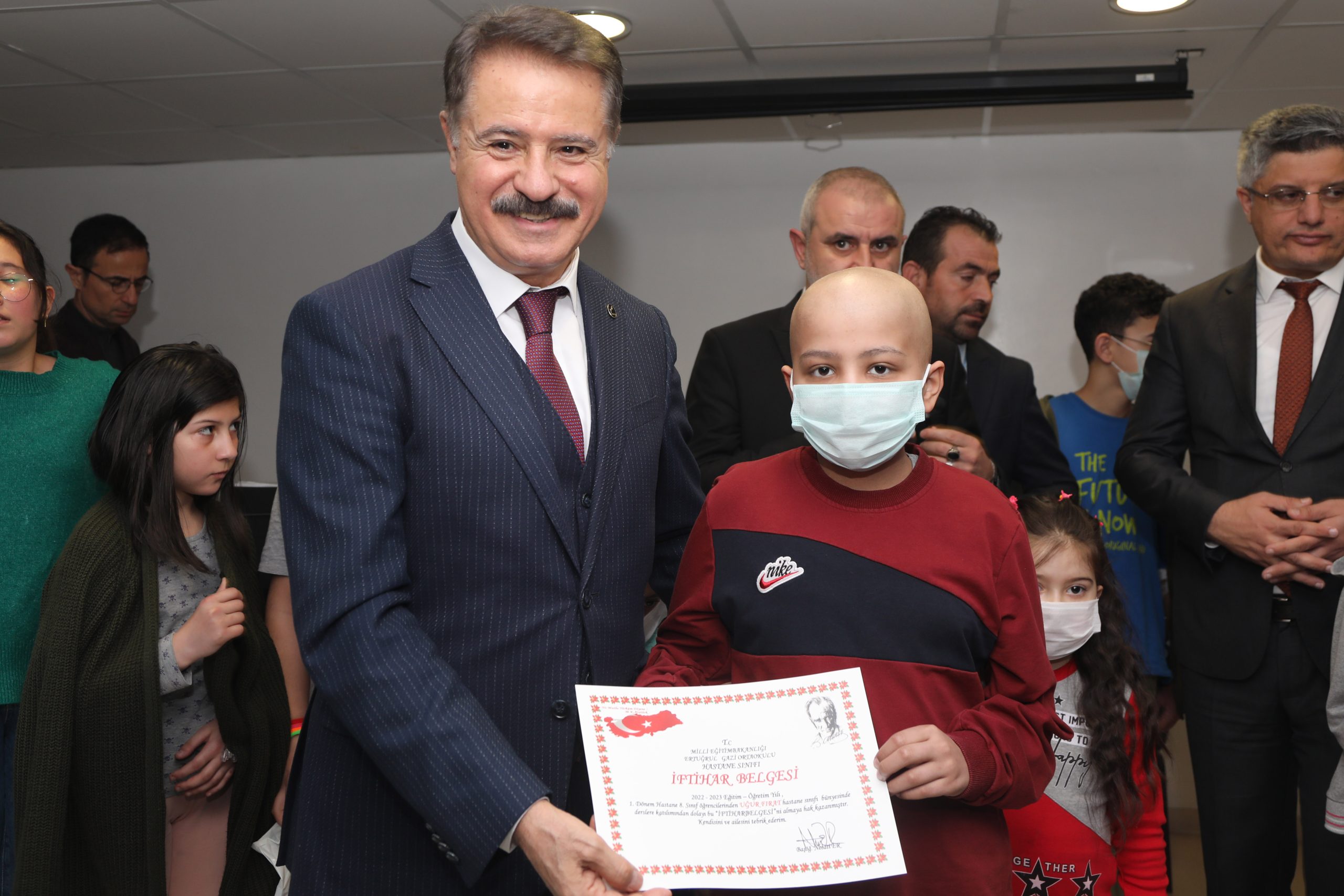 OMÜ Çocuk Hastanesi’nde karne heyecanı