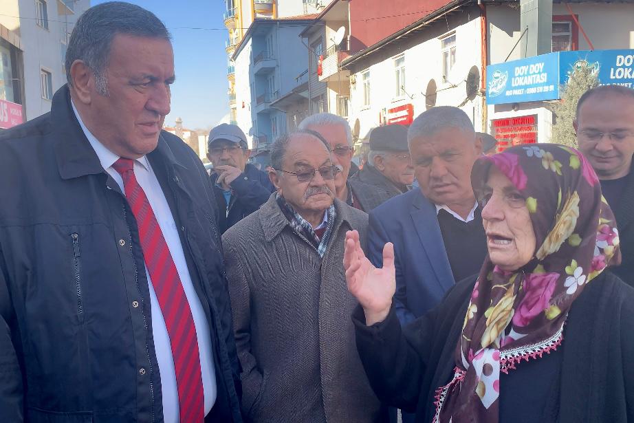 Gürer: “Vatandaşa bir dokunan  bin ah işitiyor”