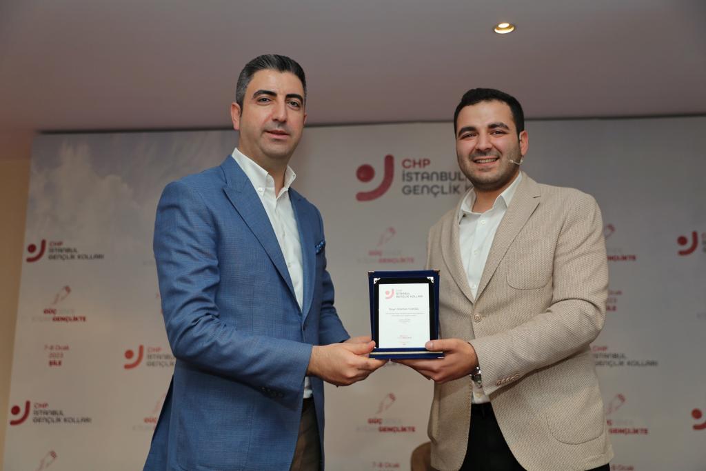 Başkan Gökhan Yüksel, “Yerel Yönetimler ve Gençlik” konulu söyleşiye katıldı