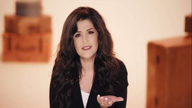 Esra Öztürk Türk Halk Müziği’nin vazgeçilmez sesi oldu