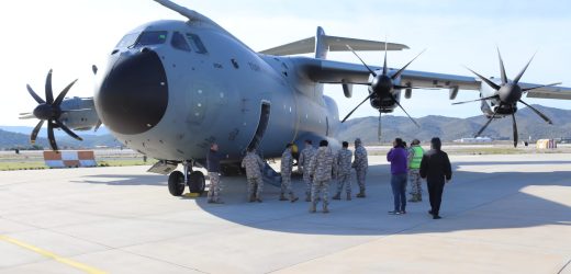 Muğla’dan 4 uçak dolusu yardım: Koca Yusuf, yardımları deprem bölgesine uçurdu