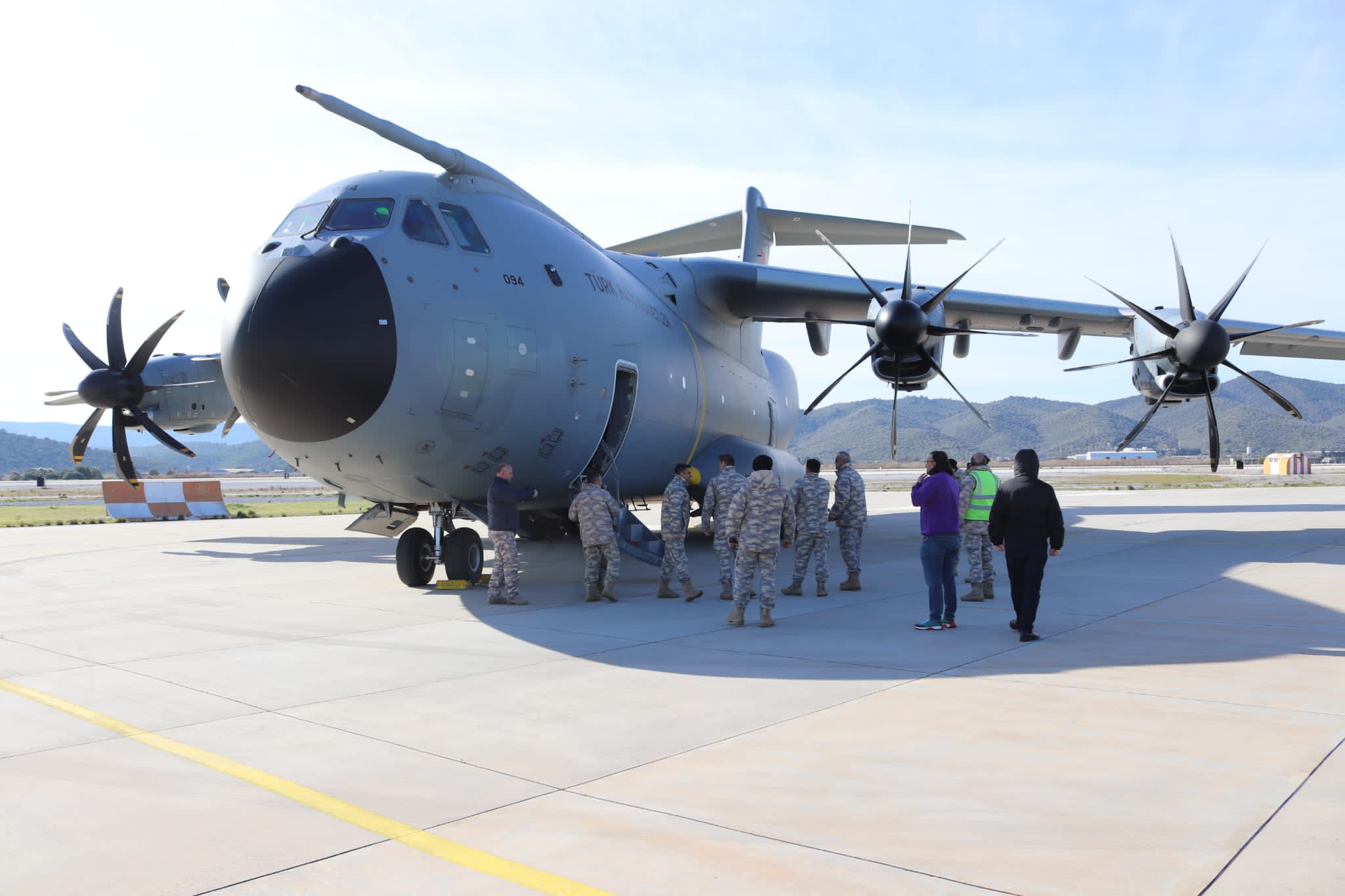Muğla’dan 4 uçak dolusu yardım: Koca Yusuf, yardımları deprem bölgesine uçurdu