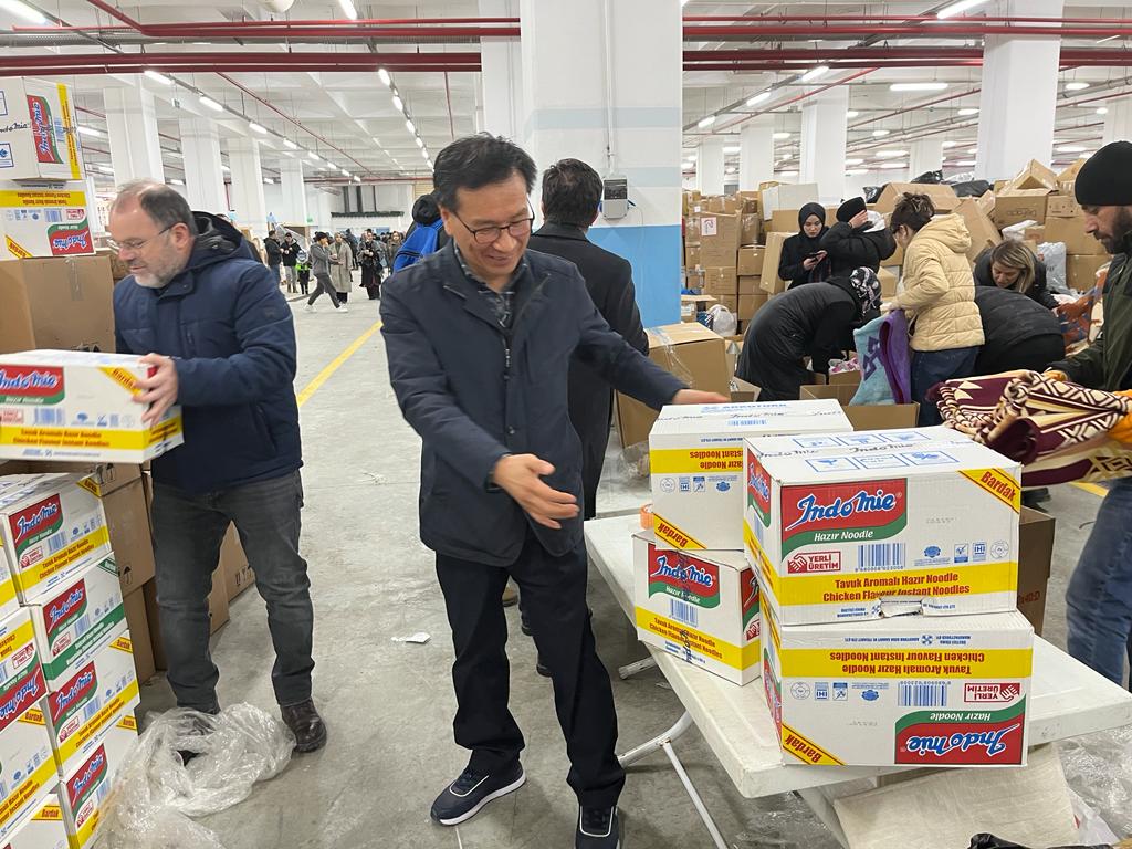 Esenyurt’taki yardım seferberliğine Güney Kore desteği