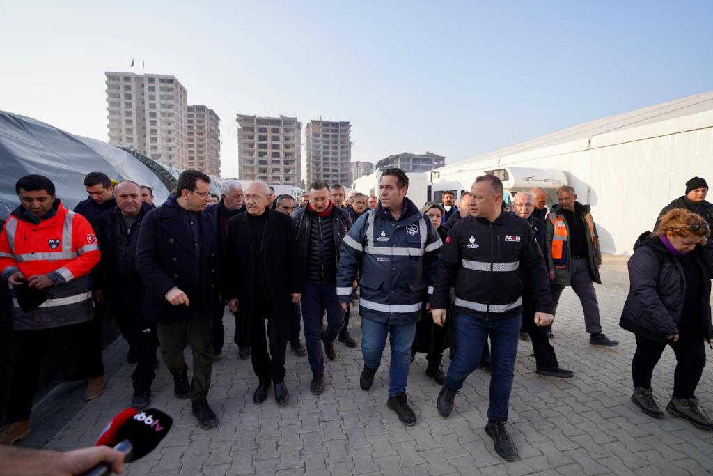 İstanbul, Ankara, İzmir… Büyükşehirler Hatay İçin Tek Yürek Belediye Başkanlarından Sunum Aldı