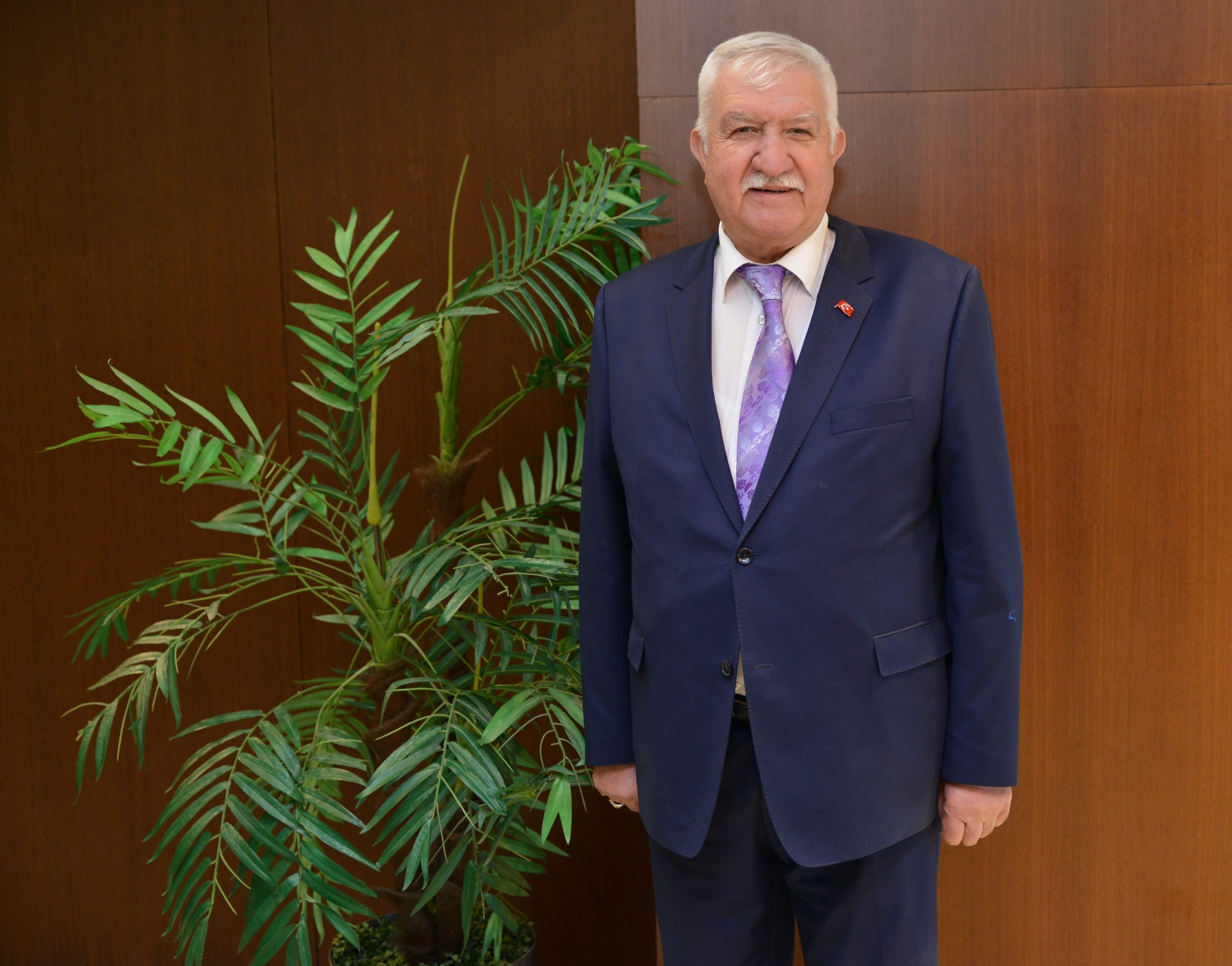 Madenciler dört koldan depremin yaralarını sarıyor 