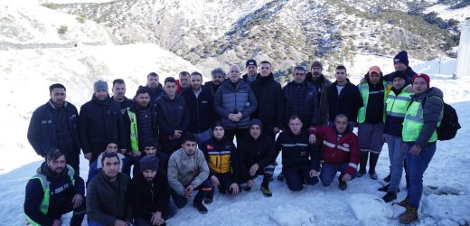 Ayvalık Belediyesi ekipleri deprem bölgesinde