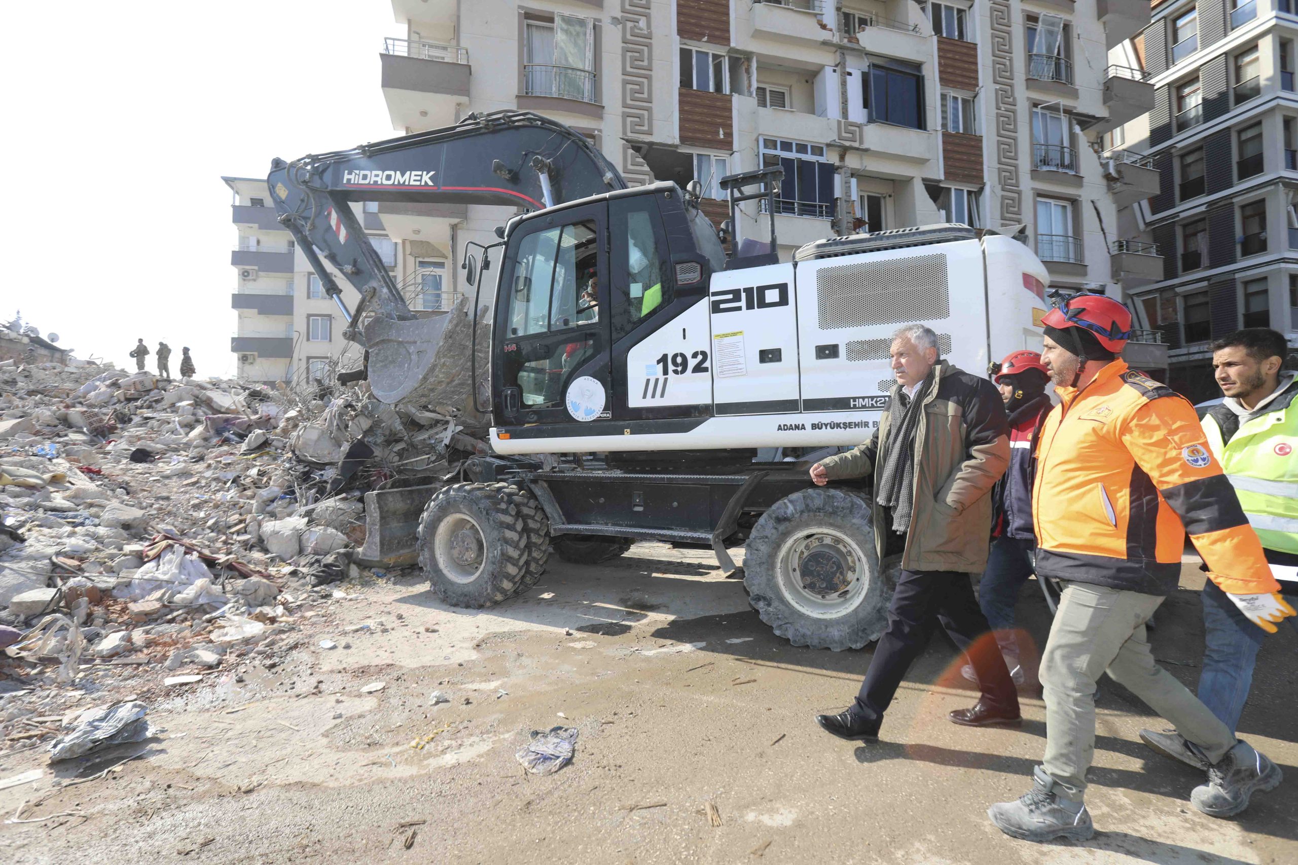 Zeydan Karalar: Halkımızın emrindeyiz