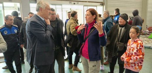 Başkan Zeydan Karalar depremzede vatandaşların yanında