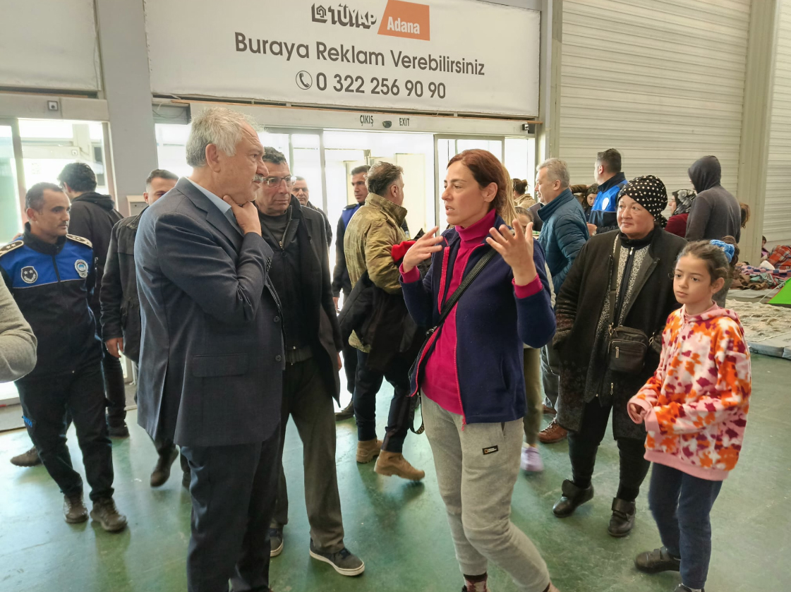 Başkan Zeydan Karalar depremzede vatandaşların yanında
