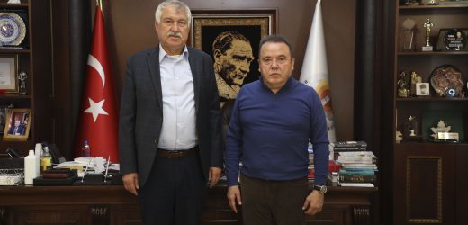 Karalar ve Böcek, depremzedelere destek için görüştü