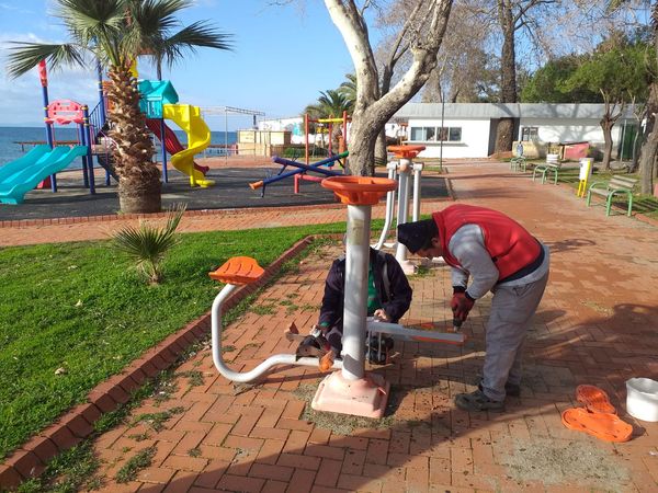 Edremit Belediyesi’nden Parklara Bakım