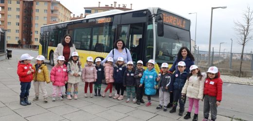 Çocuklara Otobüste Deprem Eğitimi