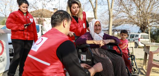 Tıp Bayramında Kızılay Hekimleri Afet Bölgesinde