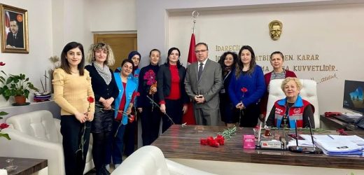 Foça Kaymakamı 8 Mart Dünya Kadınlar Günü Çeşitli Kutlama programlarına katıldı