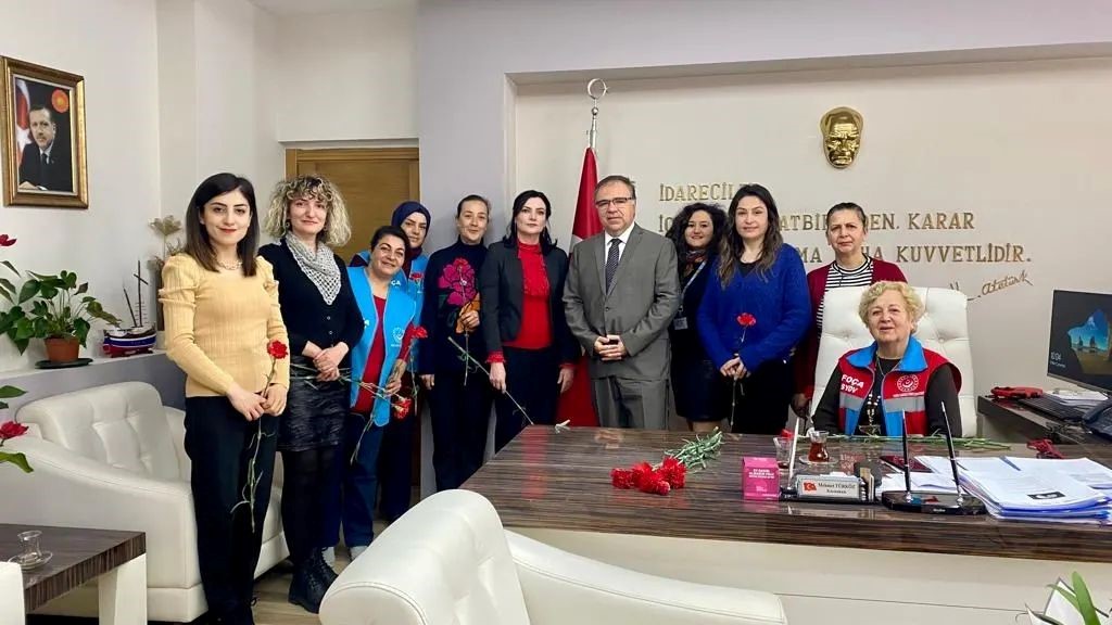 Foça Kaymakamı 8 Mart Dünya Kadınlar Günü Çeşitli Kutlama programlarına katıldı