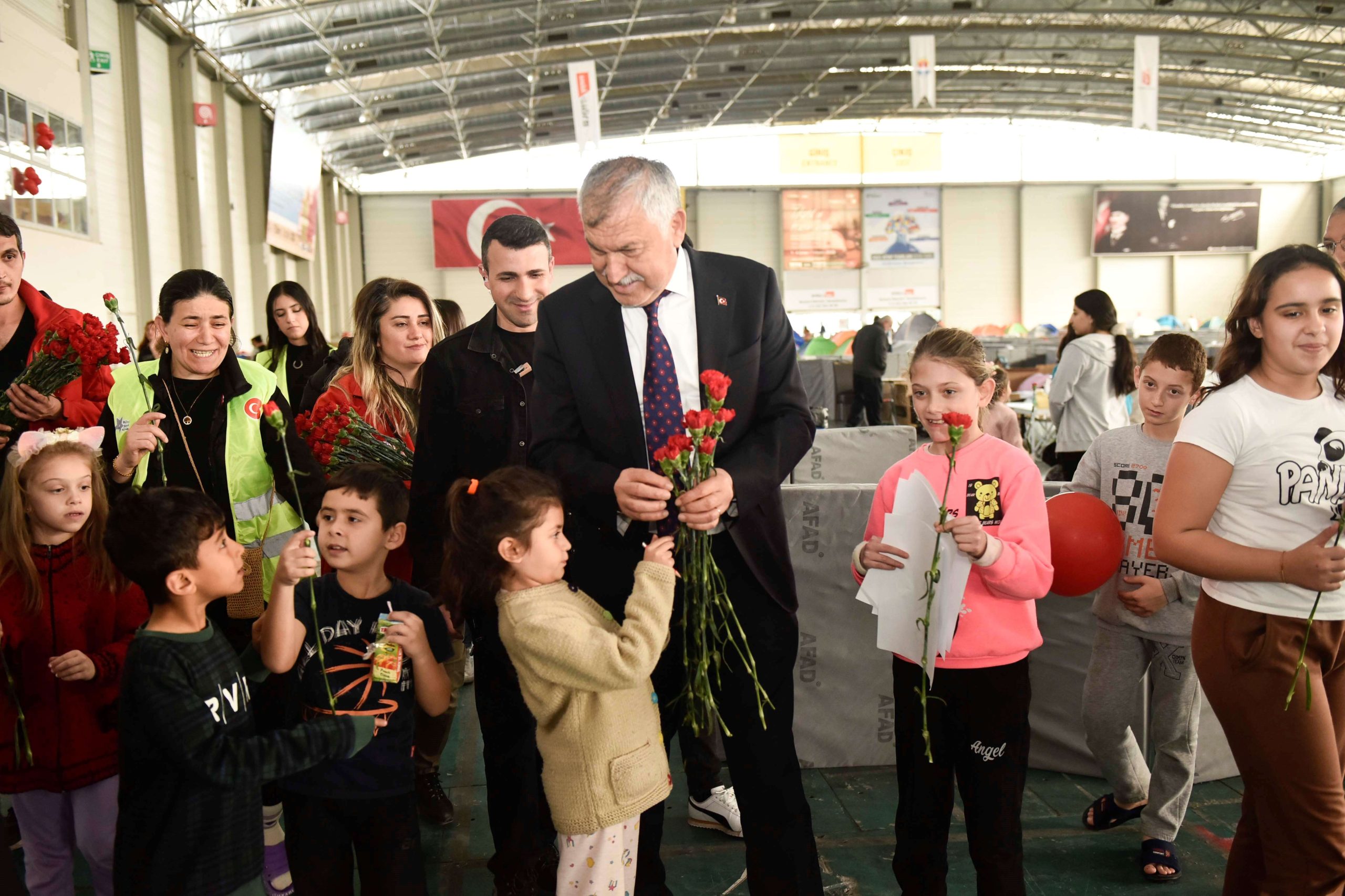 Depremde sorunları çoğalan kadınlara Büyükşehir desteği