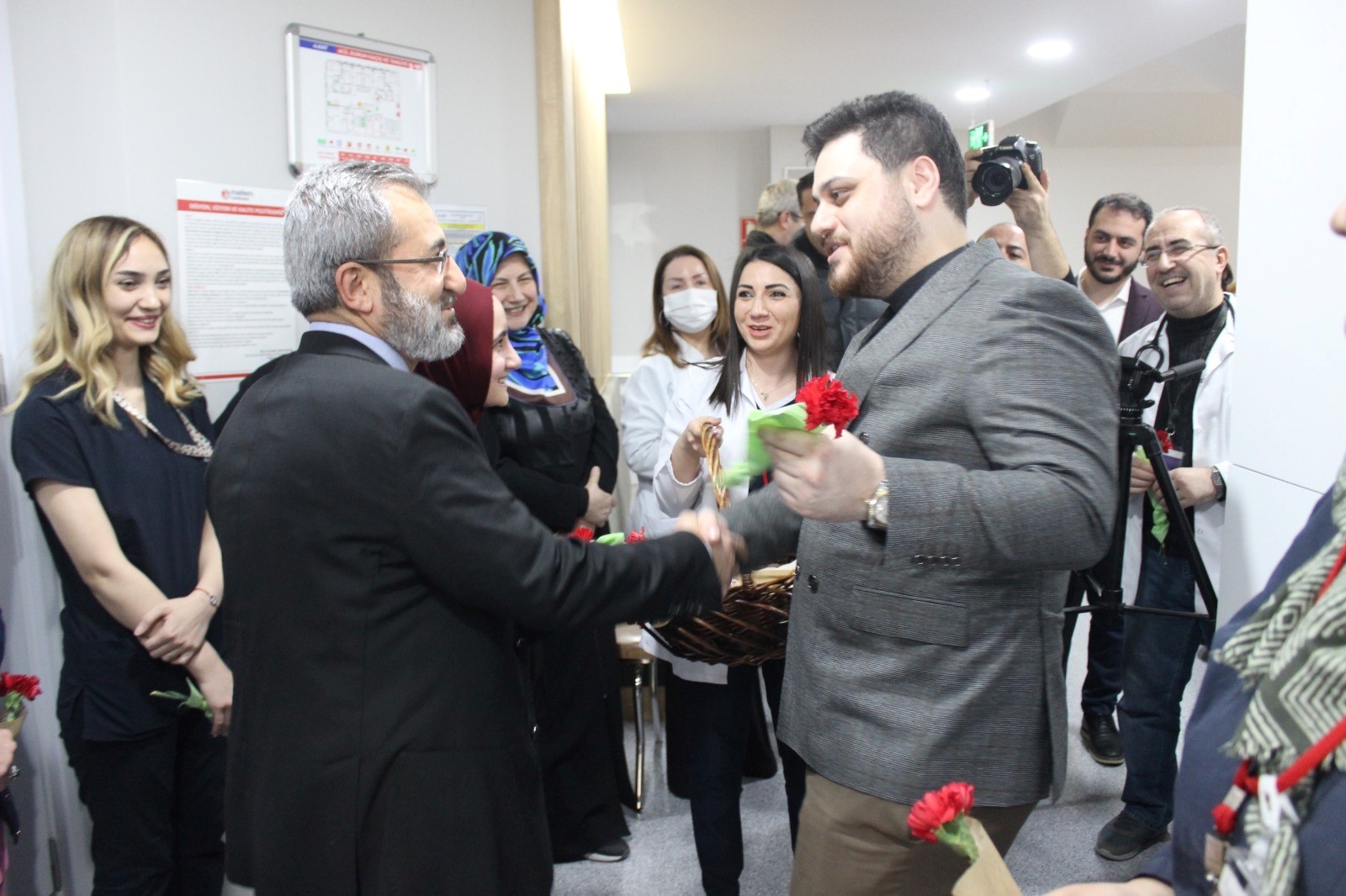 Sağlık çalışanları da geçim derdinde…