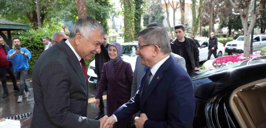 Ahmet Davutoğlu, Zeydan Karalar’ı ziyaret etti