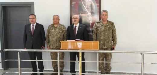 İzmir Valisi’nden depremzede vatandaşlara ziyaret