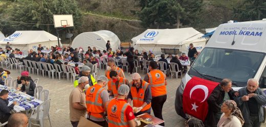Kartal Belediyesi Deprem Bölgesi Hatay’da İftar Yemeği Vermeye Devam Ediyor