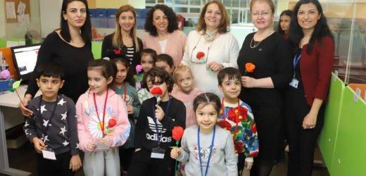 Kreşli Miniklerden Kadın Personele ‘8 Mart’ Sürprizi