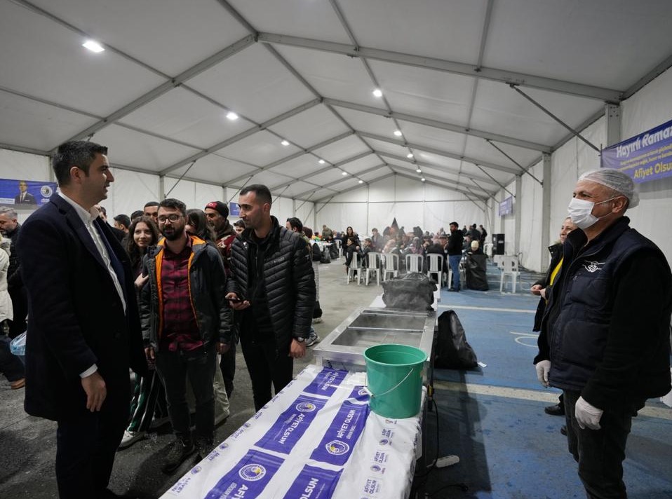 Başkan Gökhan Yüksel İftarını Hasta Yakınlarıyla Açtı