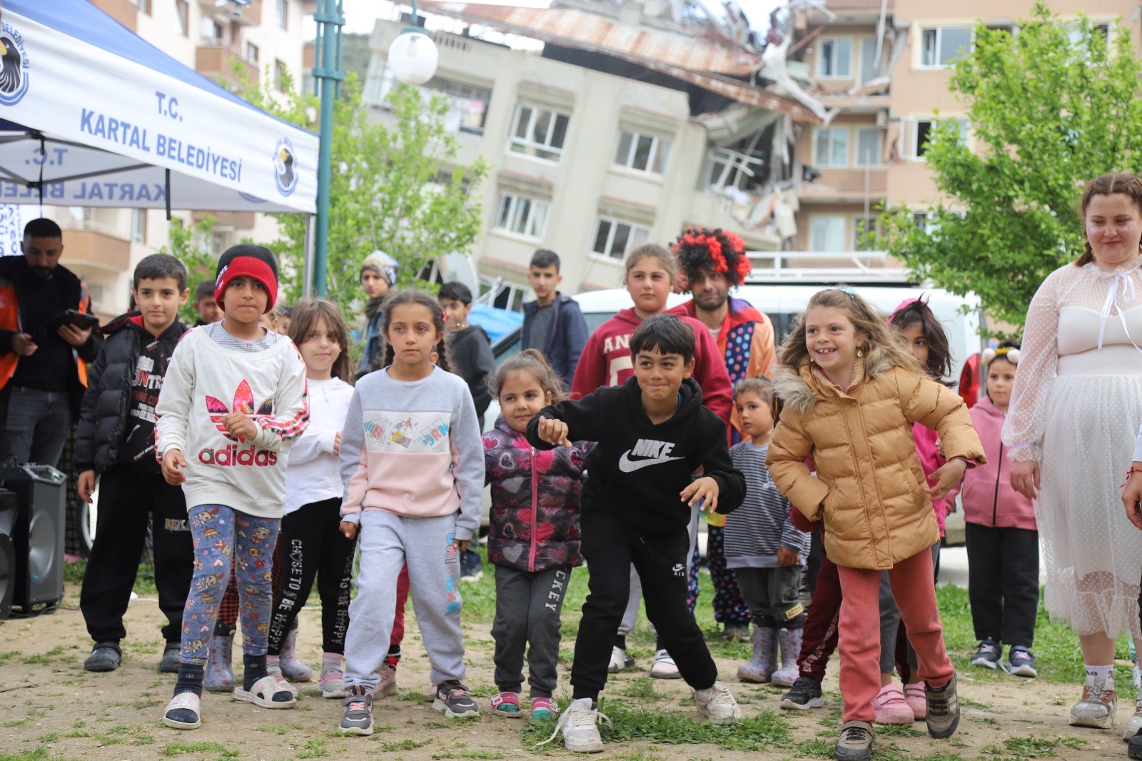 KARTAL BELEDİYESİ DEPREMZEDE ÇOCUKLARA UMUT OLUYOR