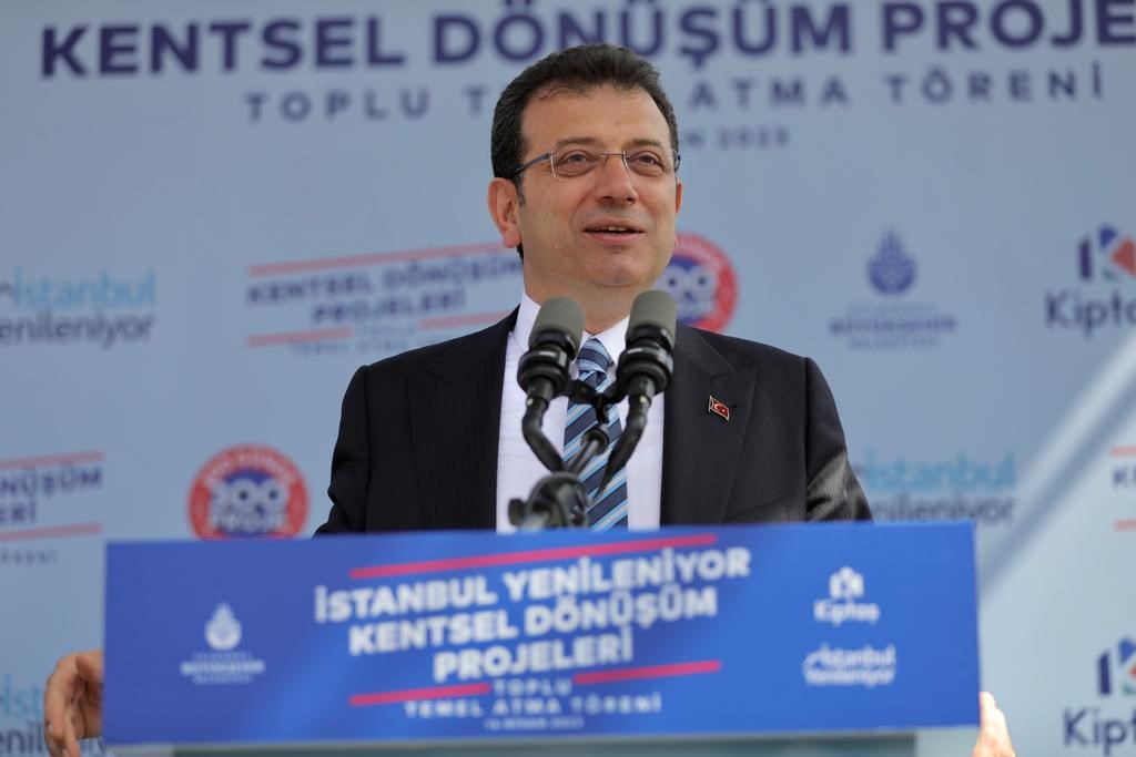 3 İLÇE 4 MAHALLEYİ İLGİLENDİREN TOPLU TEMEL ATMA TÖRENİNDE KONUŞTU