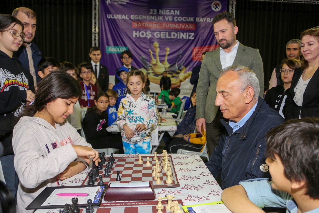 KÜÇÜKÇEKMECE’DE 23 NİSAN SATRANÇ TURNUVASI HEYECANI