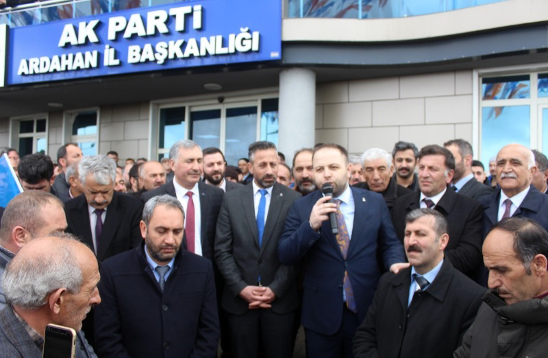 AK PARTİ ARDAHAN ADAYI COŞKUYLA KARŞILANDI