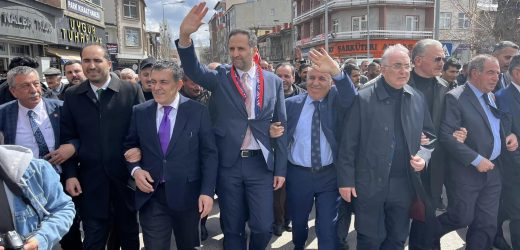CHP’DE 15 MAYIS PROVASI: HER KES ORADAYDI! İZDİHAM YAŞANDI, HALK SOKAKLARA SIĞMADI