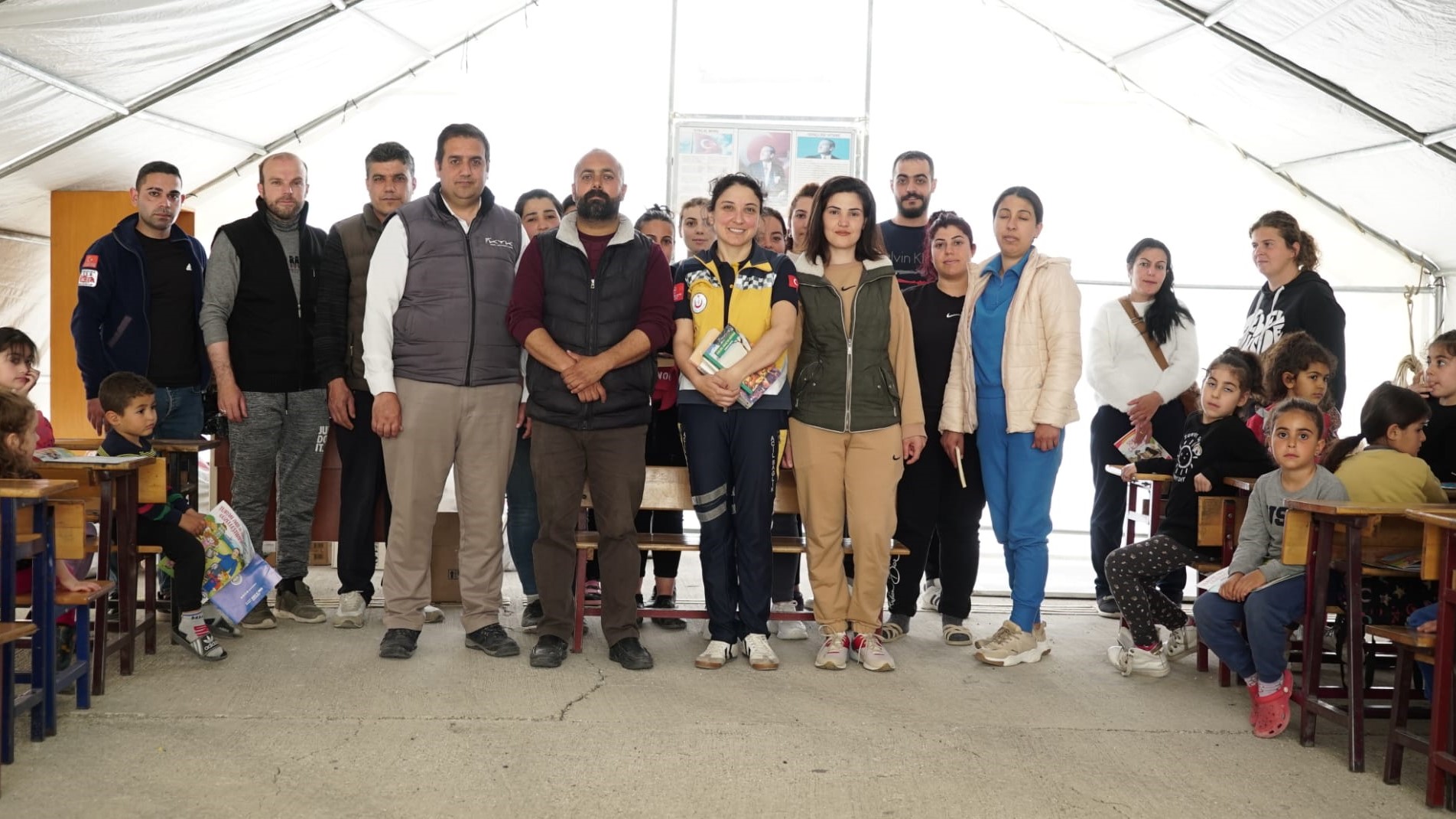 Avcılar Belediyesi Deprem Bölgesinde Çadır Okul Kurdu