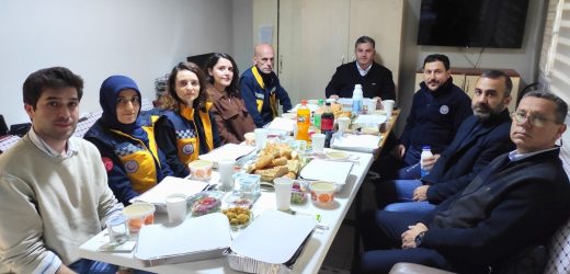 Doktor Başkan Acil Sağlık Hizmetleri ile İftar Yemeğinde Buluştu