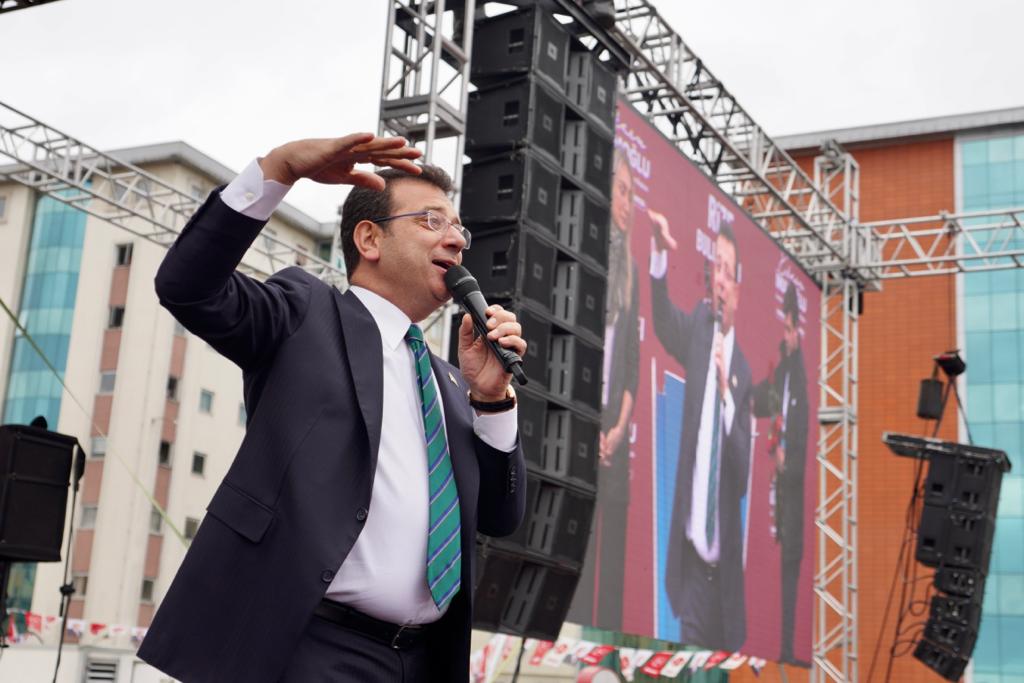 RİZE, İMAMOĞLU’NU GÜLLERLE KARŞILADI