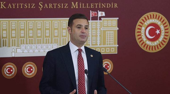 AKIN: ‘TABELADAN TC’Yİ KALDIRANLARA MI, SAHİP ÇIKANLARA MI OY VERECEKSİNİZ?’